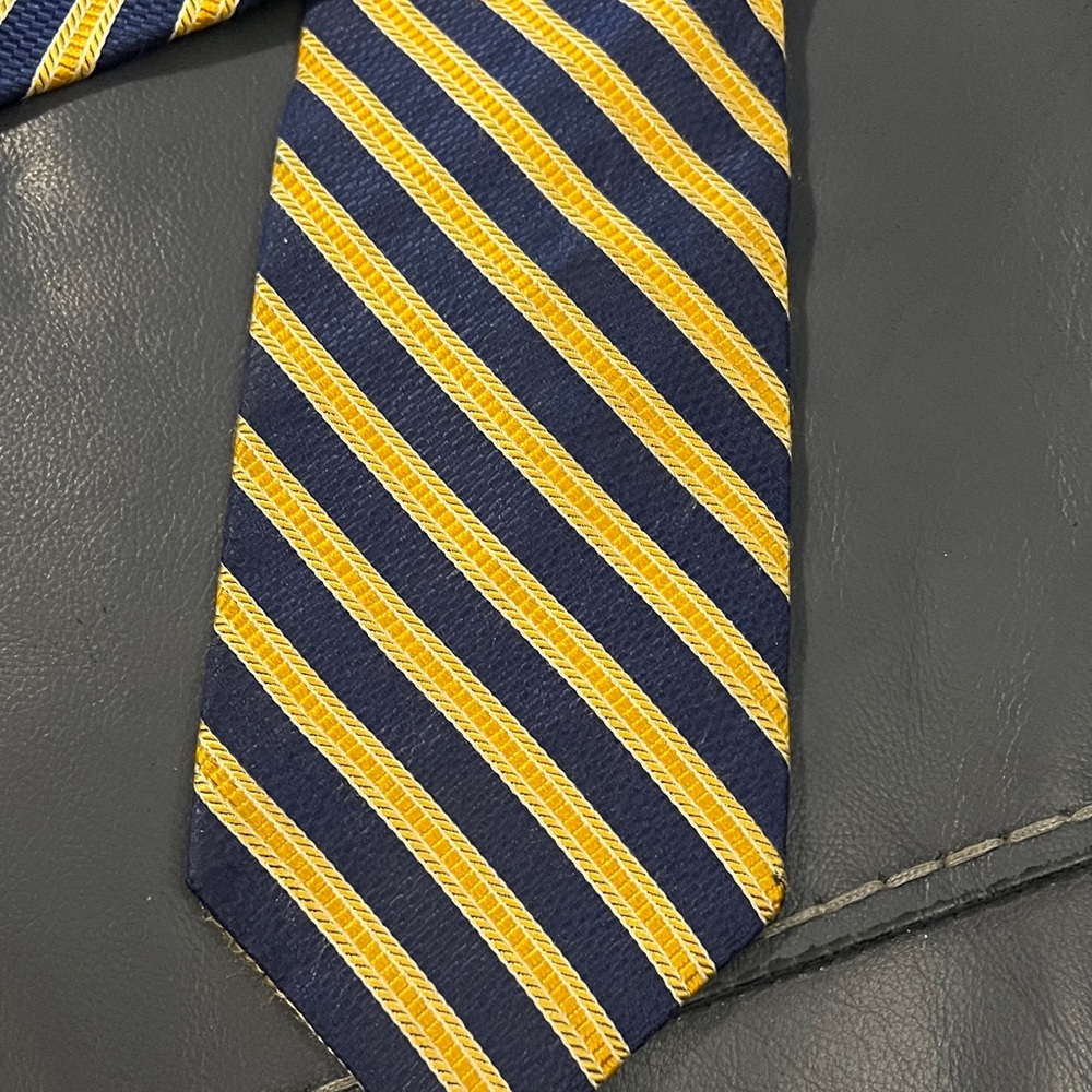 Brooks Brothers Striped Navy and Yellow Men's Tie - Classic Diagonal Design XL - Picture 2 of 4
